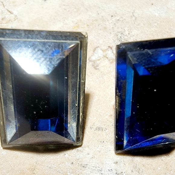 Rectangle dark blue back faceted post geometric earrings - Picture 5 of 7